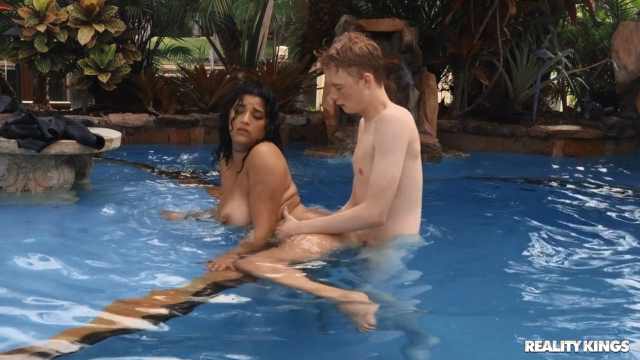 brunette in the pool has wet sex