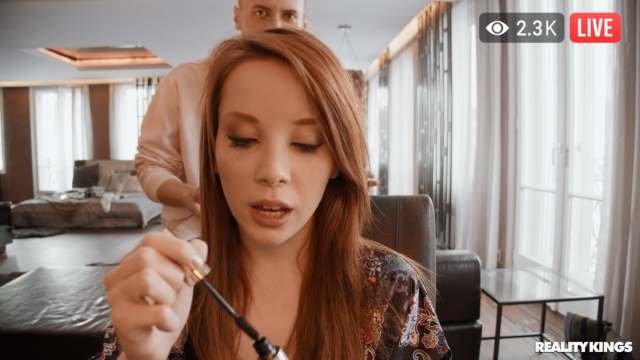 girl putting on makeup gives surprise blowjob
